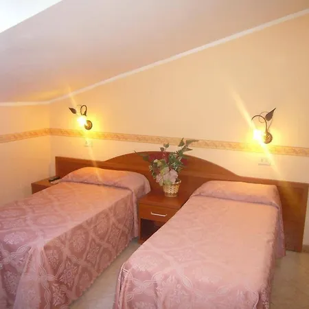 Hotel Altieri 3*